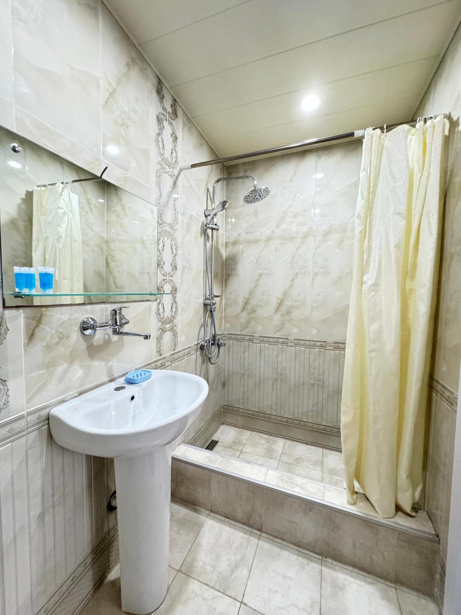 Tbilisi Center Hotel Esterno foto