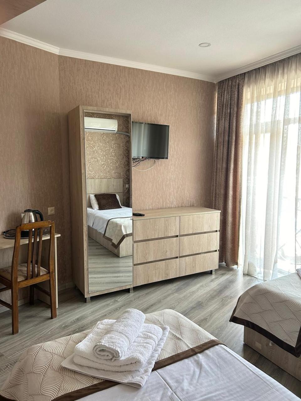 Tbilisi Center Hotel Esterno foto